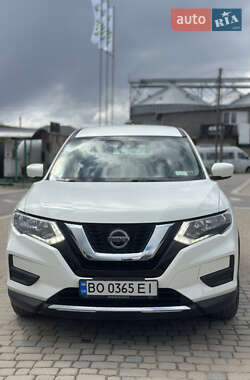 Позашляховик / Кросовер Nissan Rogue 2018 в 
