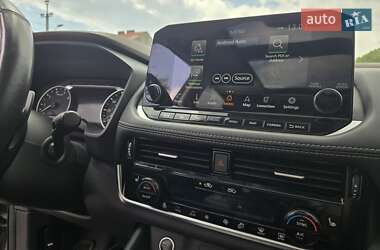 Позашляховик / Кросовер Nissan Rogue 2021 в 