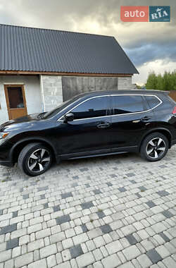 Позашляховик / Кросовер Nissan Rogue 2017 в Вараші
