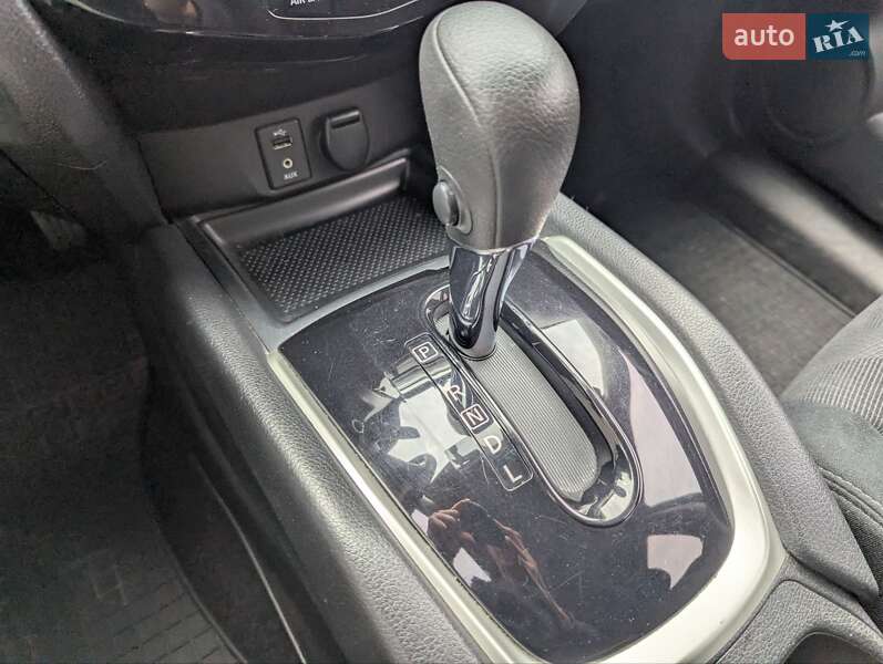 Позашляховик / Кросовер Nissan Rogue 2016 в Луцьку