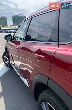 Внедорожник / Кроссовер Nissan Rogue 2023 в 