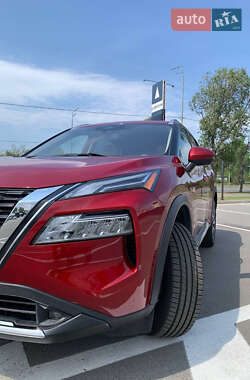 Внедорожник / Кроссовер Nissan Rogue 2023 в 