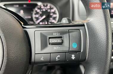 Внедорожник / Кроссовер Nissan Rogue 2023 в 