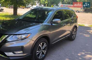 Внедорожник / Кроссовер Nissan Rogue 2018 в 