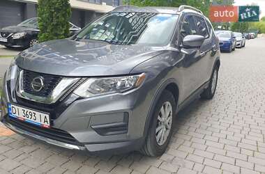 Внедорожник / Кроссовер Nissan Rogue 2018 в 