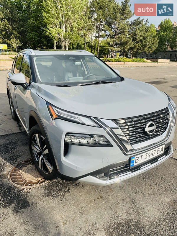 Позашляховик / Кросовер Nissan Rogue 2023 в 