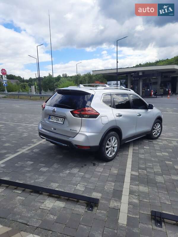 Позашляховик / Кросовер Nissan Rogue 2017 в Ужгороді