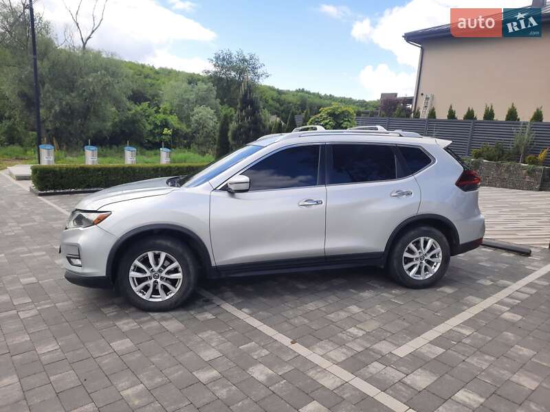 Позашляховик / Кросовер Nissan Rogue 2017 в Ужгороді
