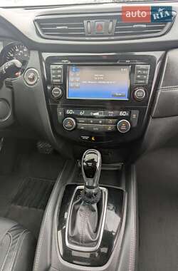 Внедорожник / Кроссовер Nissan Rogue 2017 в 