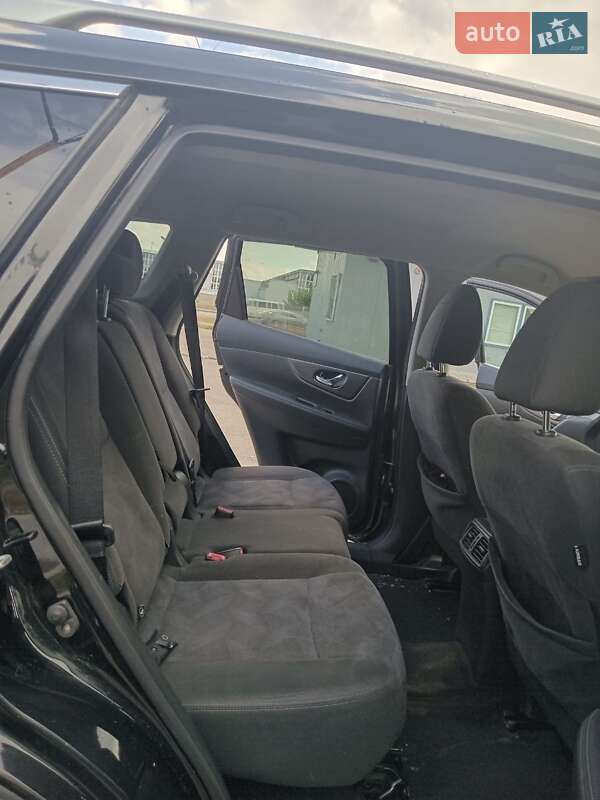 Позашляховик / Кросовер Nissan Rogue 2016 в Києві
