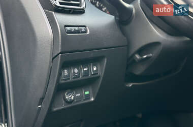 Внедорожник / Кроссовер Nissan Rogue 2018 в 