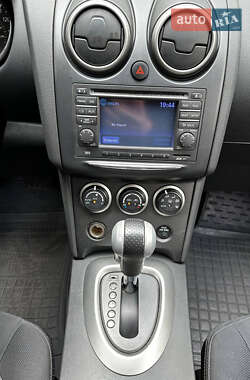 Позашляховик / Кросовер Nissan Rogue 2010 в 