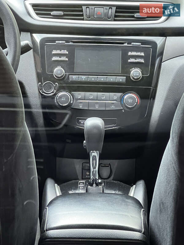 Позашляховик / Кросовер Nissan Rogue 2016 в Рівному