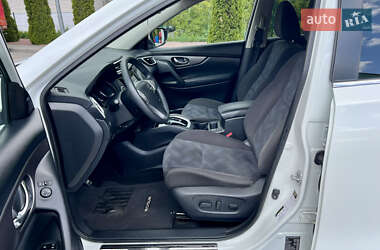 Внедорожник / Кроссовер Nissan Rogue 2016 в 