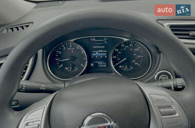Внедорожник / Кроссовер Nissan Rogue 2016 в 