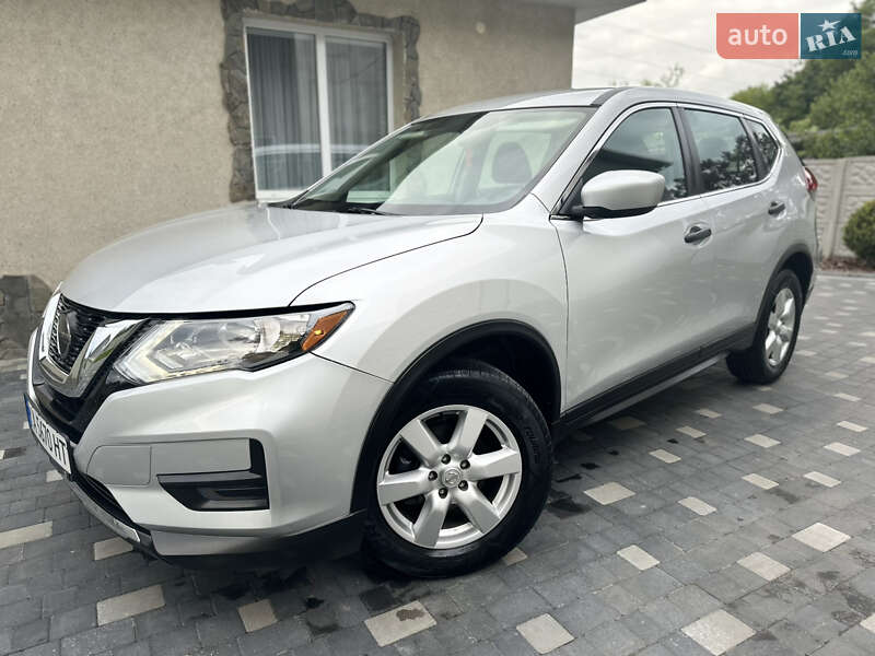Внедорожник / Кроссовер Nissan Rogue 2018 в 