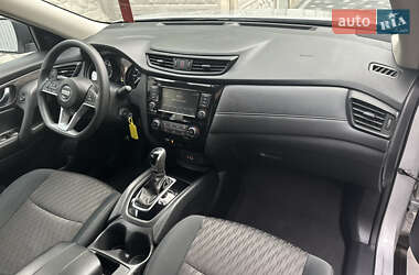Внедорожник / Кроссовер Nissan Rogue 2018 в 