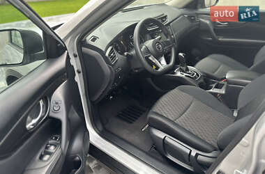 Внедорожник / Кроссовер Nissan Rogue 2018 в 