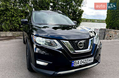 Внедорожник / Кроссовер Nissan Rogue 2017 в Кропивницком