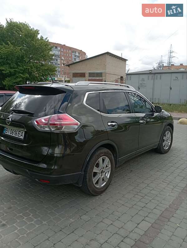 Внедорожник / Кроссовер Nissan Rogue 2016 в Полтаве