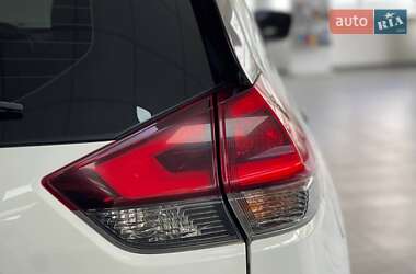 Внедорожник / Кроссовер Nissan Rogue 2018 в 