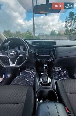 Внедорожник / Кроссовер Nissan Rogue 2018 в 
