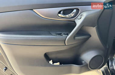 Внедорожник / Кроссовер Nissan Rogue 2016 в 