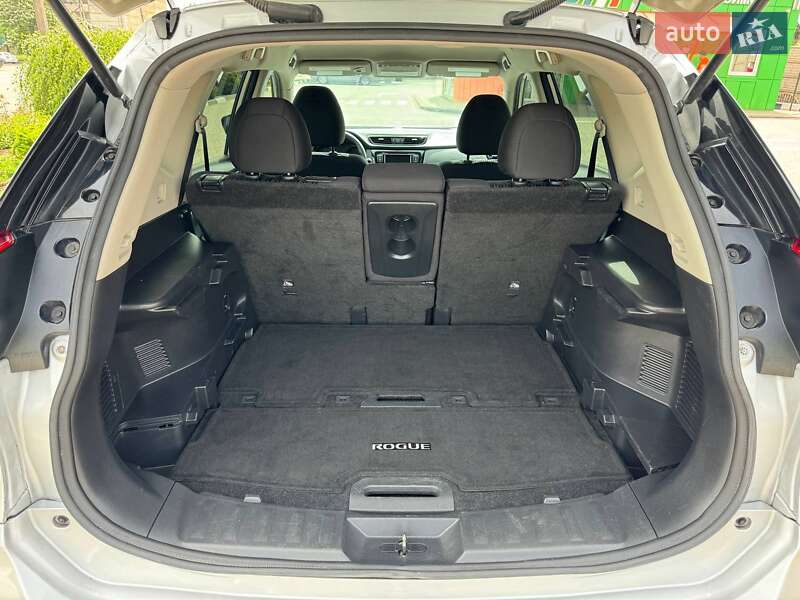 Внедорожник / Кроссовер Nissan Rogue 2017 в Львове