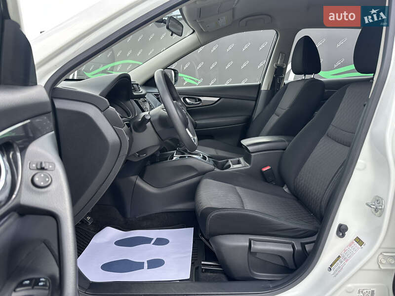 Внедорожник / Кроссовер Nissan Rogue 2016 в Киеве