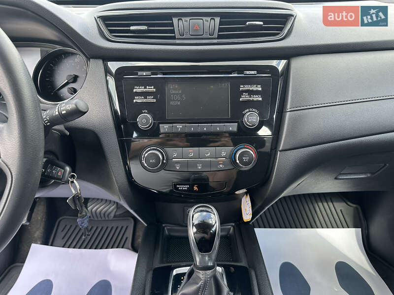 Внедорожник / Кроссовер Nissan Rogue 2016 в Киеве