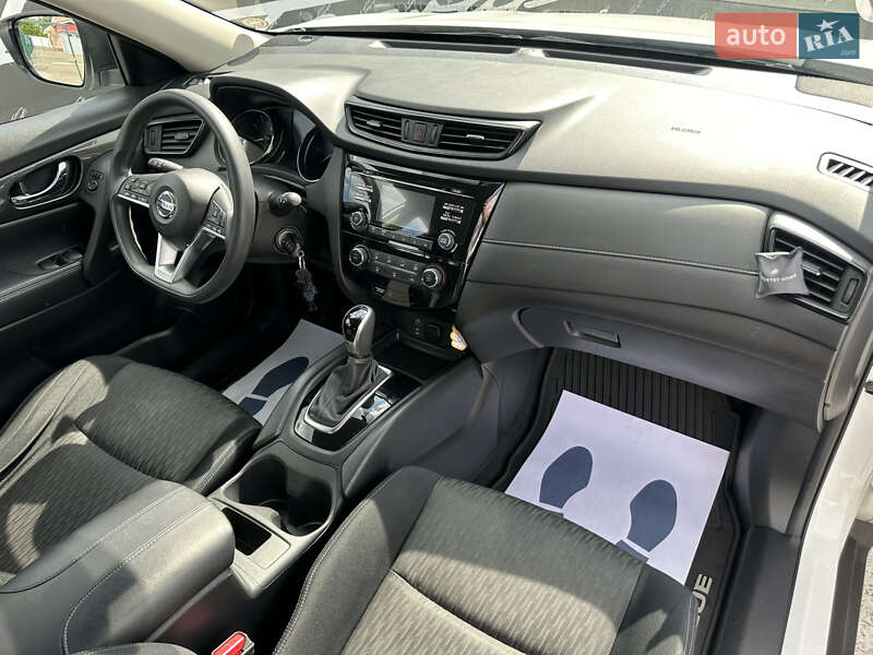 Внедорожник / Кроссовер Nissan Rogue 2016 в Киеве