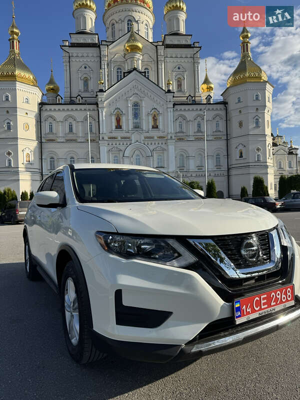 Внедорожник / Кроссовер Nissan Rogue 2018 в 