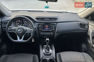Внедорожник / Кроссовер Nissan Rogue 2018 в 