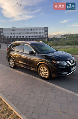 Внедорожник / Кроссовер Nissan Rogue 2017 в 