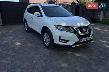 Внедорожник / Кроссовер Nissan Rogue 2017 в Любаре