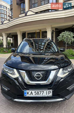 Позашляховик / Кросовер Nissan Rogue 2017 в 