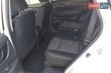 Внедорожник / Кроссовер Nissan Rogue 2017 в 