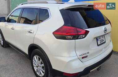 Внедорожник / Кроссовер Nissan Rogue 2017 в 