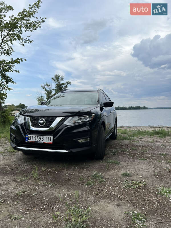 Внедорожник / Кроссовер Nissan Rogue 2018 в Горишних Плавнях