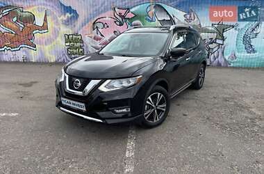 Внедорожник / Кроссовер Nissan Rogue 2017 в 