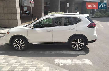 Внедорожник / Кроссовер Nissan Rogue 2019 в 