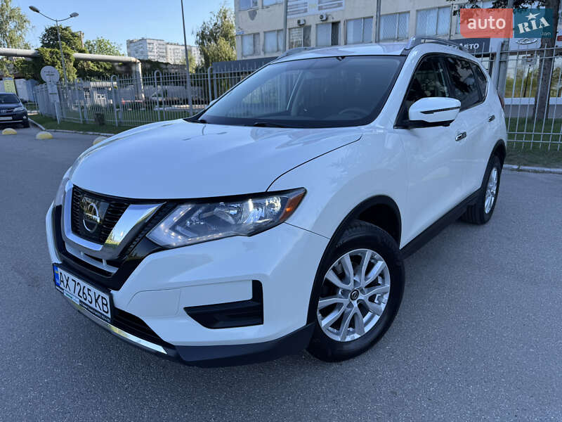 Позашляховик / Кросовер Nissan Rogue 2018 в 