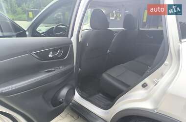 Внедорожник / Кроссовер Nissan Rogue 2018 в 