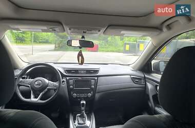 Внедорожник / Кроссовер Nissan Rogue 2018 в 