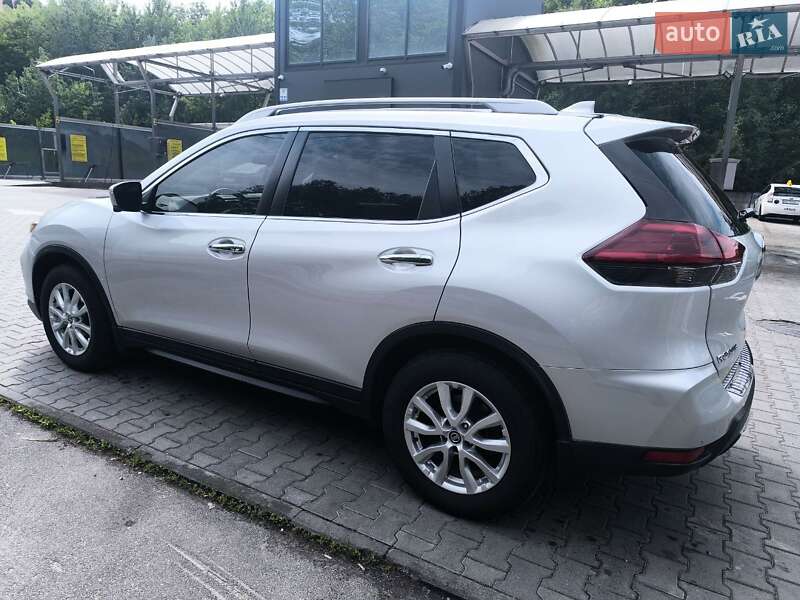Внедорожник / Кроссовер Nissan Rogue 2018 в 