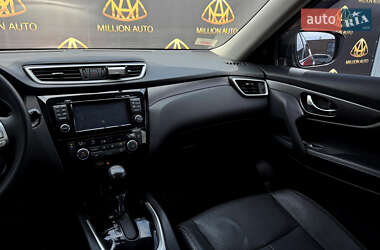 Внедорожник / Кроссовер Nissan Rogue 2016 в 