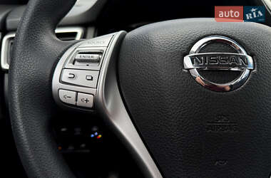 Внедорожник / Кроссовер Nissan Rogue 2016 в 