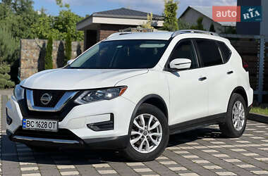 Внедорожник / Кроссовер Nissan Rogue 2017 в Стрые