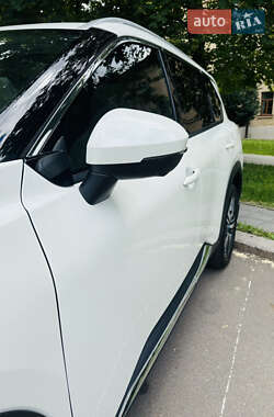 Внедорожник / Кроссовер Nissan Rogue 2022 в 