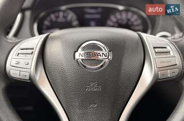 Внедорожник / Кроссовер Nissan Rogue 2015 в 